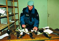 Рутинное занятие солдат КФОР -- ежедневная конфискация оружия в Косово